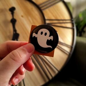 Flat ghost black white safety pin style circle shine pin